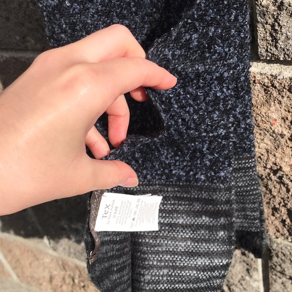 NWOT Tex by Max Azria wool-like grey scarf - Picture 11 of 13